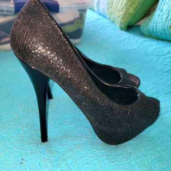 Heart in D Shoes - Ladies black glittery 6 in open toe fashion stilettos